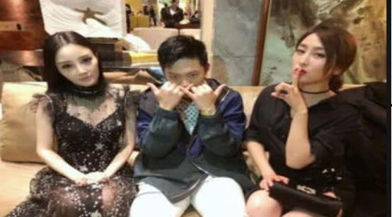 关注娱乐圈吃瓜的视频,揭秘明星幕后故事 第1张 关注娱乐圈吃瓜的视频,揭秘明星幕后故事 第1张